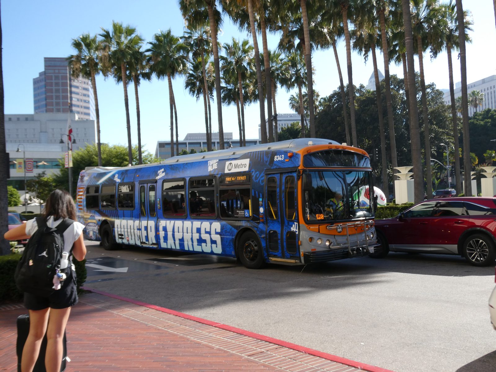 ユニオン駅で乗車した「DODGER EXPRESS」の無料シャトルバス(2026年7月)